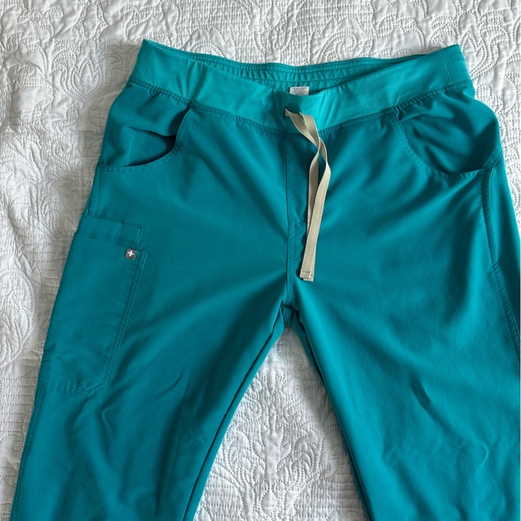 Figs Kade Cargo Scrub Pants - Picture 4 of 4